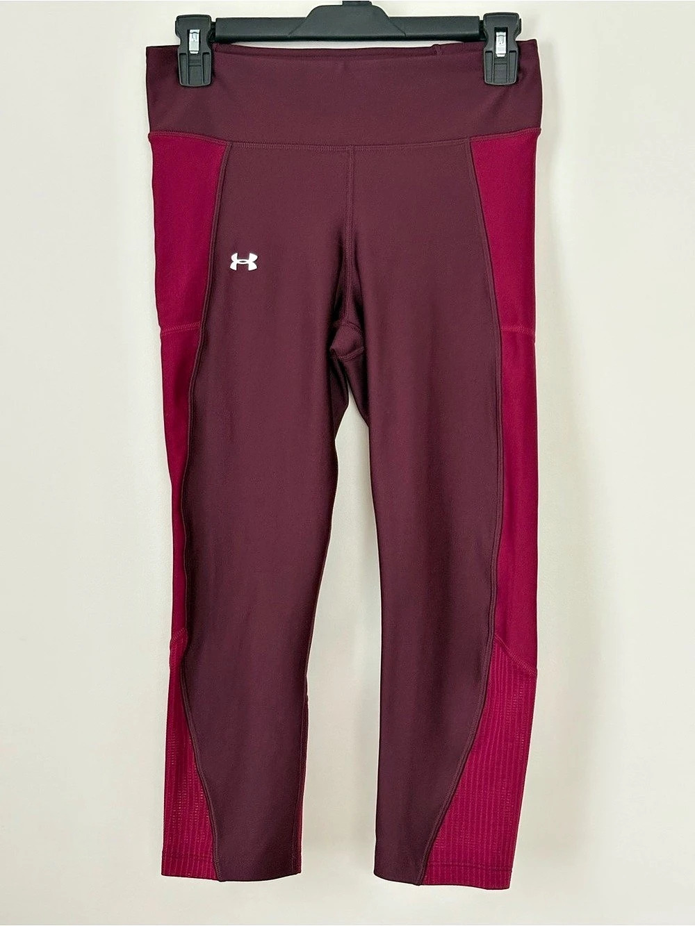 Under Armour Fly-By HeatGear Compression Capri Leggings XS Burgundy Running